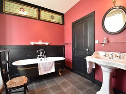 Luxurious Mansion in Castle Grounds in Lantheuil