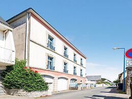 Luxurious Mansion in Castle Grounds in Lantheuil