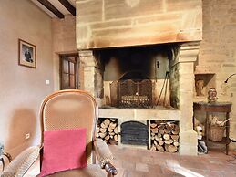 Luxurious Mansion in Castle Grounds in Lantheuil