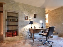 Luxurious Mansion in Castle Grounds in Lantheuil
