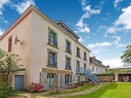 Luxurious Mansion in Castle Grounds in Lantheuil