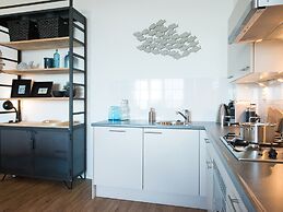 Appealing Apartment in Den Haag With Balcony, Terrace