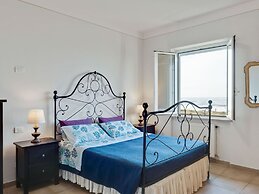 Amazing Holiday Home Near Pet-friendly Beach