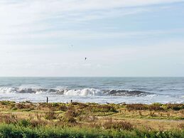 Amazing Holiday Home Near Pet-friendly Beach