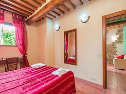 Scenic Apartment in Casole D'elsa With Pool