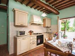 Scenic Apartment in Casole D'elsa With Pool