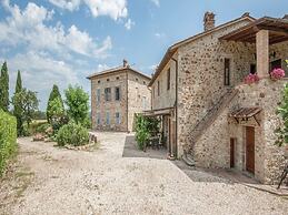 Scenic Apartment in Casole D'elsa With Pool