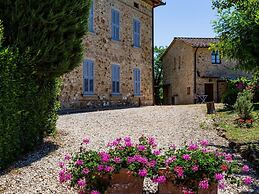 Scenic Apartment in Casole D'elsa With Pool