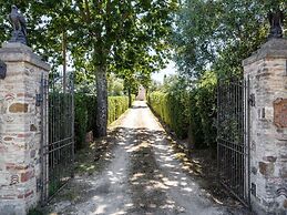 Scenic Apartment in Casole D'elsa With Pool