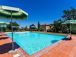 Scenic Apartment in Casole D'elsa With Pool