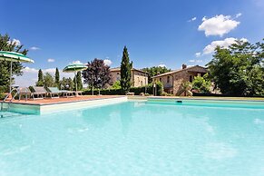 Scenic Apartment in Casole D'elsa With Pool