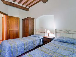 Scenic Apartment in Casole D'elsa With Pool