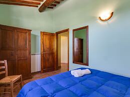 Scenic Apartment in Casole D'elsa With Pool