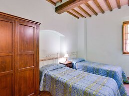 Scenic Apartment in Casole D'elsa With Pool