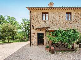 Scenic Apartment in Casole D'elsa With Pool