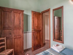 Scenic Apartment in Casole D'elsa With Pool