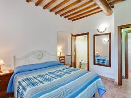 Scenic Apartment in Casole D'elsa With Pool