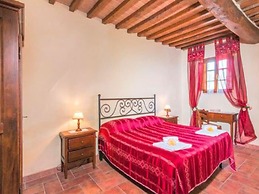 Scenic Apartment in Casole D'elsa With Pool