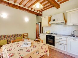 Scenic Apartment in Casole D'elsa With Pool