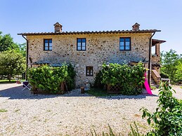 Scenic Apartment in Casole D'elsa With Pool