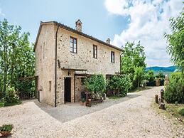 Scenic Apartment in Casole D'elsa With Pool