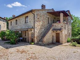 Scenic Apartment in Casole D'elsa With Pool