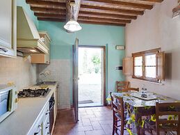 Scenic Apartment in Casole D'elsa With Pool