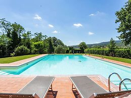 Scenic Apartment in Casole D'elsa With Pool