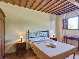 Scenic Apartment in Casole D'elsa With Pool