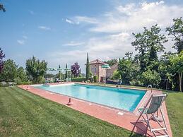 Scenic Apartment in Casole D'elsa With Pool