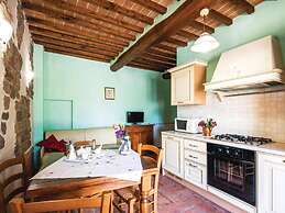 Scenic Apartment in Casole D'elsa With Pool