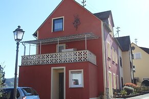 Comfortable Holiday Home Near Vineyards in Bremm