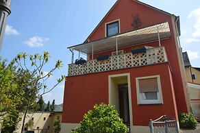 Comfortable Holiday Home Near Vineyards in Bremm