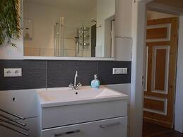 Comfortable Holiday Home Near Vineyards in Bremm