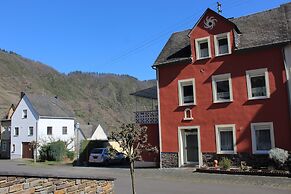 Comfortable Holiday Home Near Vineyards in Bremm