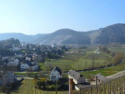 Comfortable Holiday Home Near Vineyards in Bremm