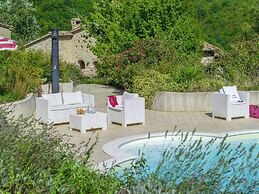 Beautiful Villa in Belforte All'isauro With Swimming Pool