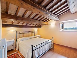 Beautiful Villa in Belforte All'isauro With Swimming Pool