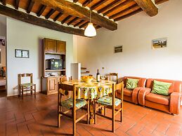 Aesthetic Farmhouse in Bucine With Barbecue