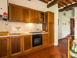 Aesthetic Farmhouse in Bucine With Barbecue