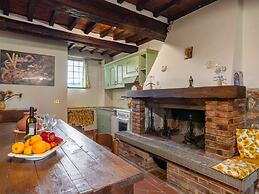 Aesthetic Farmhouse in Bucine With Barbecue