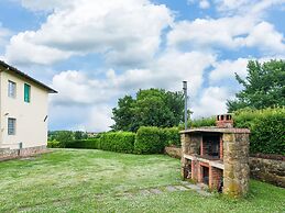 Aesthetic Farmhouse in Bucine With Barbecue