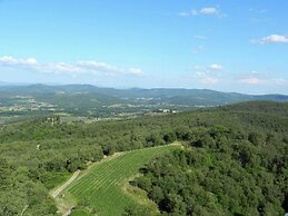 Aesthetic Farmhouse in Bucine With Barbecue