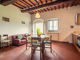 Aesthetic Farmhouse in Bucine With Barbecue