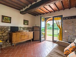 Aesthetic Farmhouse in Bucine With Barbecue