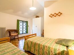 Aesthetic Farmhouse in Bucine With Barbecue