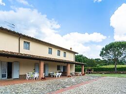 Aesthetic Farmhouse in Bucine With Barbecue