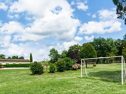 Aesthetic Farmhouse in Bucine With Barbecue