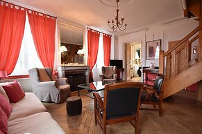 Pleasant Cottage in Asnieres With Terrace