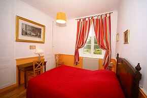 Pleasant Cottage in Asnieres With Terrace
